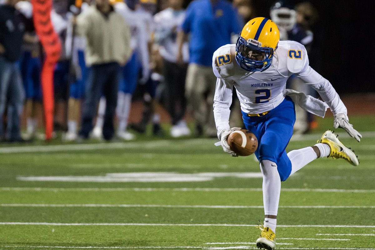 Tmilly02's tweet image. Hershey Stadium at 3:30 be there 💯 last game of my junior season gotta lay it all out on that field 🙇🏽🏈🙏🏽 #TitleRun 💍🤐👻