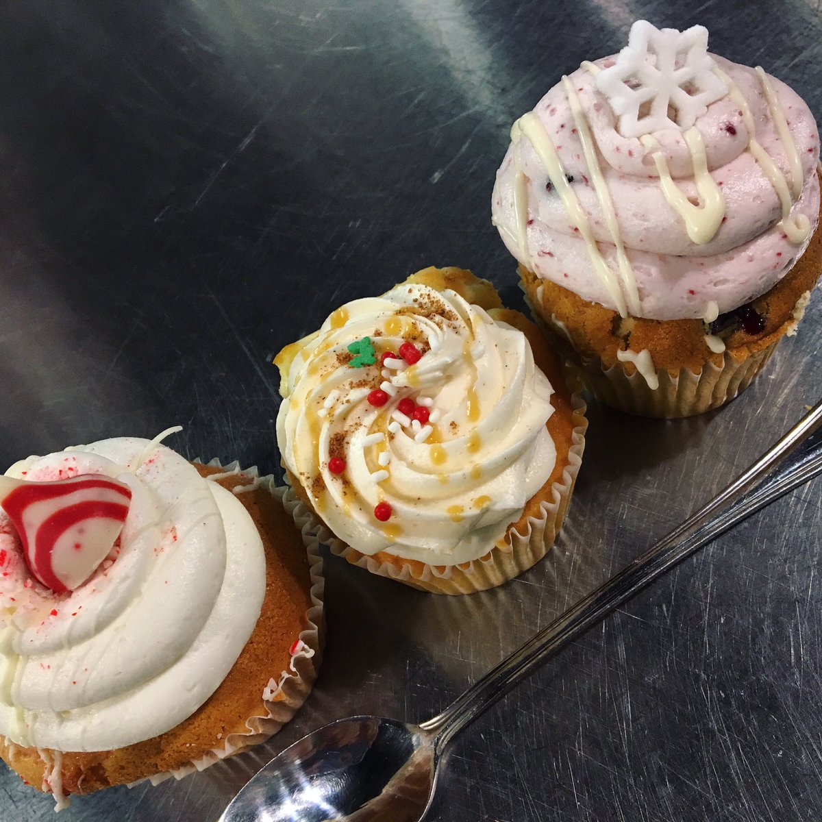 3sweetgirlscake's tweet photo. Peppermint Candy Cane Kiss, Caramel Eggnog Cheesecake & White Chocolate Cranberry in both stores today! #holidaylineup #3sweetgirlscakery https://t.co/2IlJfeqi2W