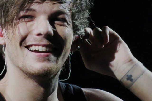longdaisymay's tweet photo. "las buenas personas son como velas, se queman a sí mismas para darles luz a los demás"

#proudoflouis https://t.co/gWSyz3Dp8w