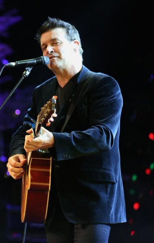 <a href="/RochVoisineRVI/">RochVoisineOfficiel</a> Beau bonhomme!
Photo #AndyKimChristmas