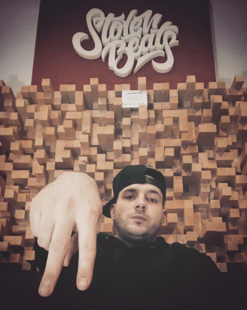 citycode902's tweet image. A znova v štúdiu #StolenBeats - my tu už budeme asi aj spávať 😎 🎤 🎶 ‼ 🔞 #CityCode #NoveVeciNaCeste #Rok2017 #BudeStatZaTo #INDIEvidual