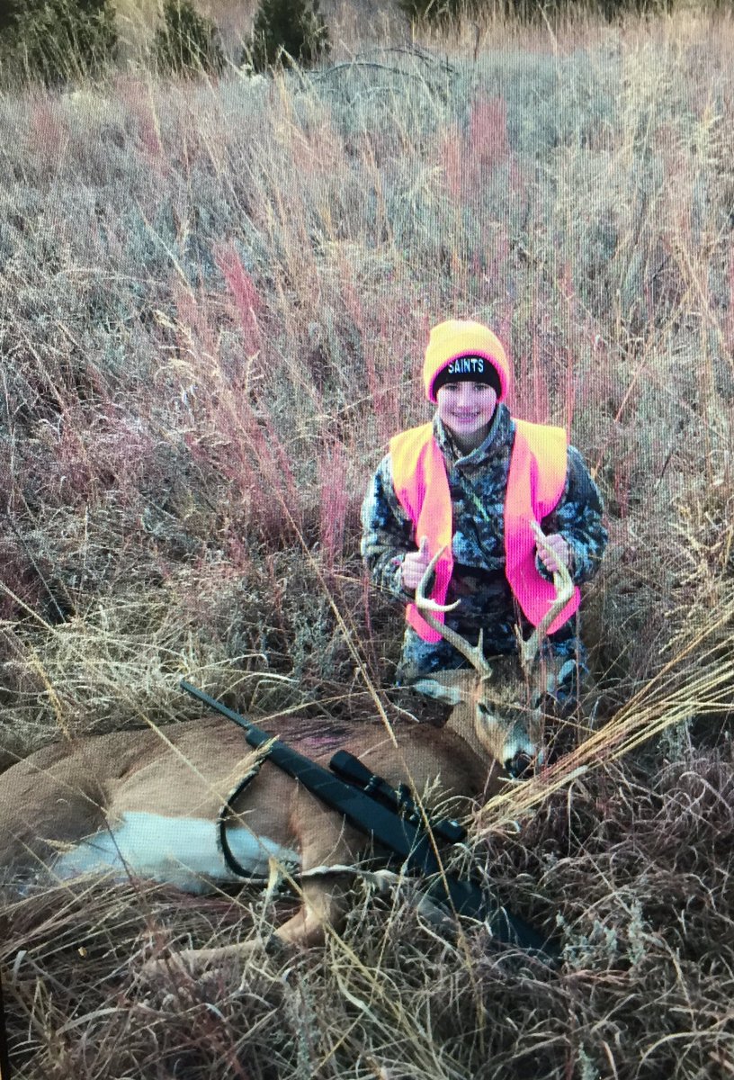 anyoung313's tweet photo. My daughter Kinsley got her first buck! #raisingherright #sheishooked https://t.co/7OFjXTmRMm