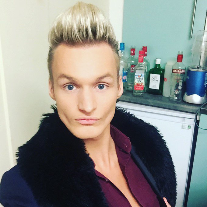 Thought I'd change and do a selfie! BUT don't worry there will be lots more naked photos after my shoots