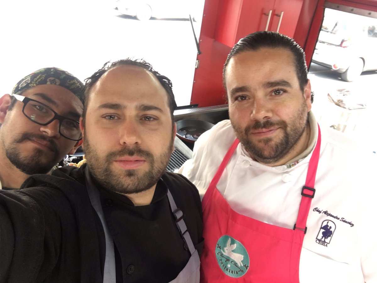 lesshon's tweet photo. Ya estamos listos con la hamburguesa de tempeh en @GrillUrbano Pensilvania 37 col. Nápoles. @chef_asanchez https://t.co/2ASFKRGhNv
