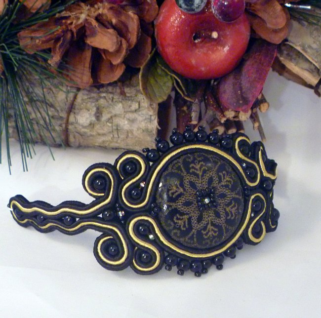 MollyGDesigns's tweet image. Black &amp;amp; gold #bracelet #Christmas #craftshout #findingmakers #jewellery #handmade etsy.com/uk/listing/497… commissions welcome