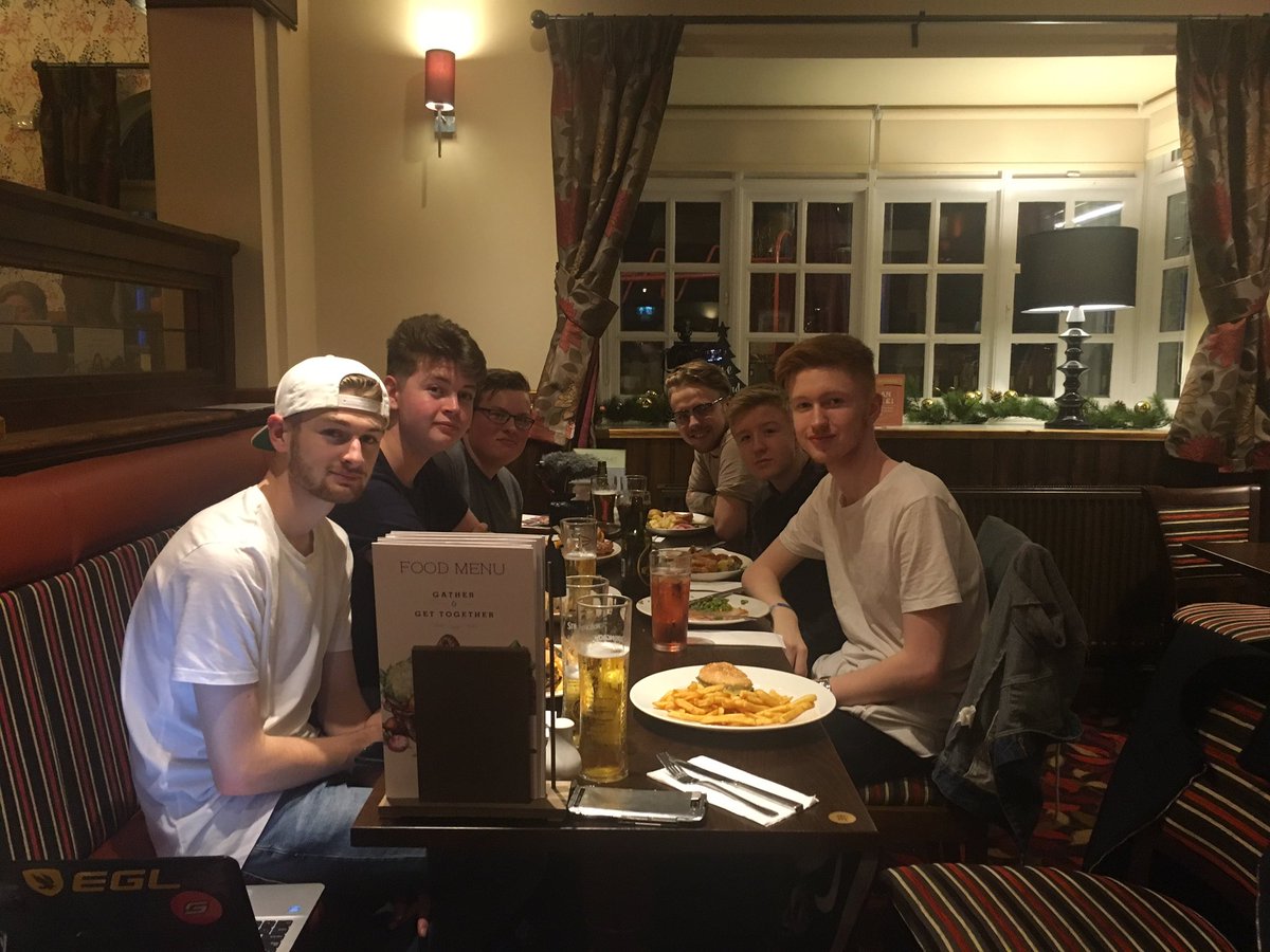 closedforlifexo's tweet photo. TD = Team Dinner https://t.co/2wEDwfVhXu