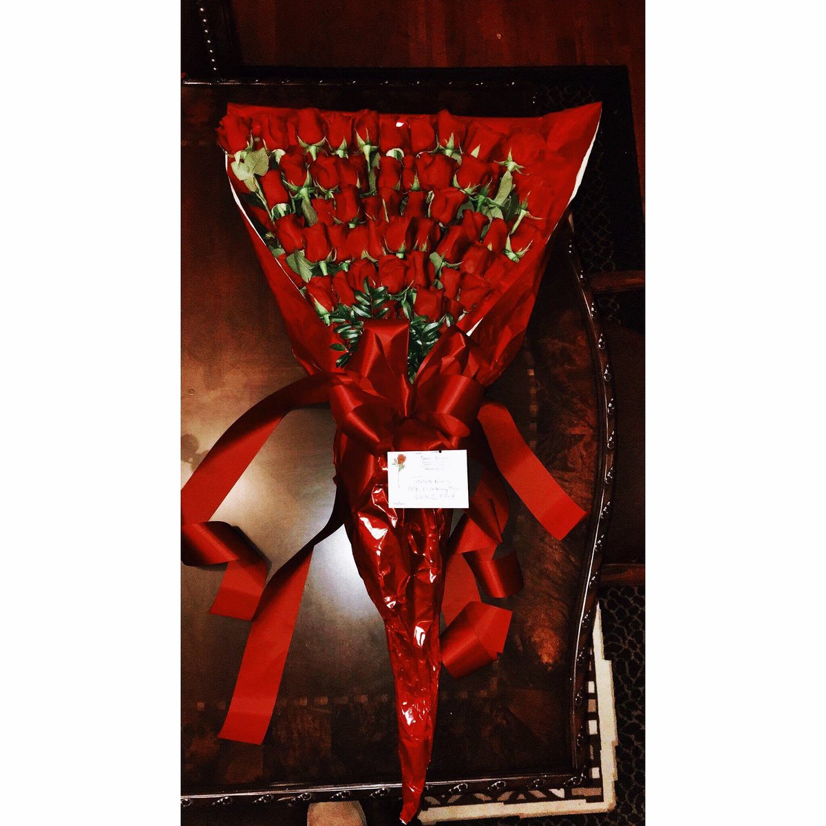 Tanialiban's tweet photo. Omg I literally still can't get over how beautiful the flowers #anonymous sent me are 😍😭❤️❤️ https://t.co/R1OLMdKKB4