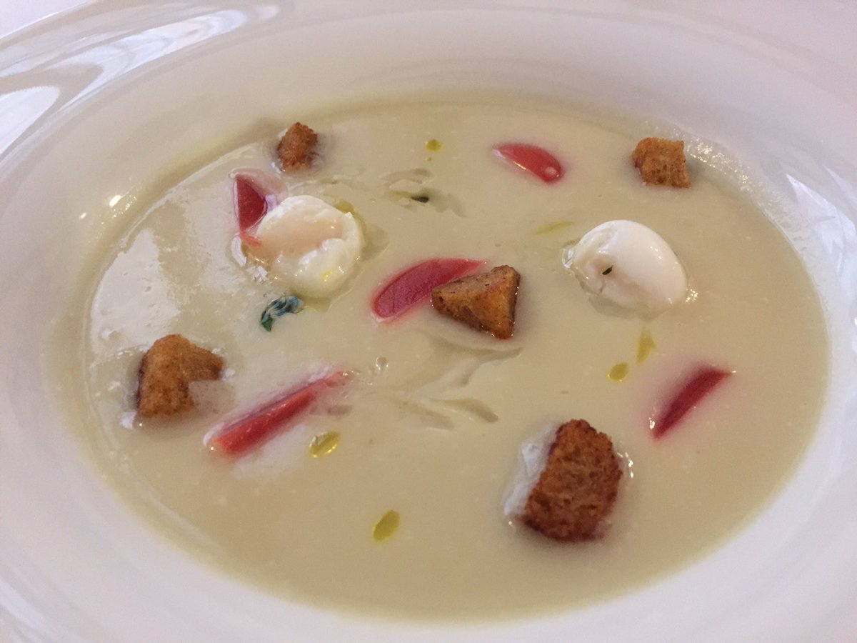 AllumeuseCO's tweet photo. Oggi il Team di #AllumeuseCommunication a pranzo al ristorante Osteria le Logge di Siena. @OsteriaLeLogge https://t.co/zhbpTTPGNS