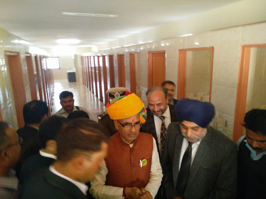 adg_training's tweet photo. MP Police strengthens its training with the addition of 7th Police training school at Ujjain, inaugurated by Hon,ble CM MP today 10th Dec 16 https://t.co/8xkMXNvmuj