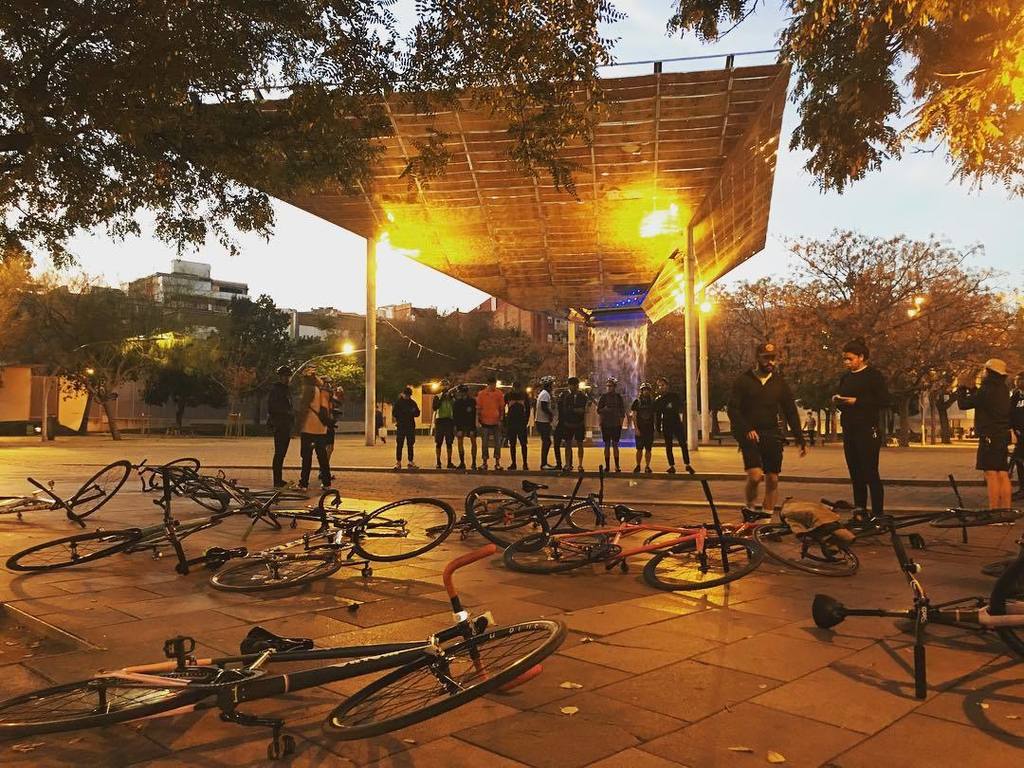mbp_bcn's tweet photo. Santas's #alleycat !! #ready to #race @axel_tm01 #brakeless #trackbike #savethetrackbike #barcelona #2016 #santacla… https://t.co/iCe4eNSs9p