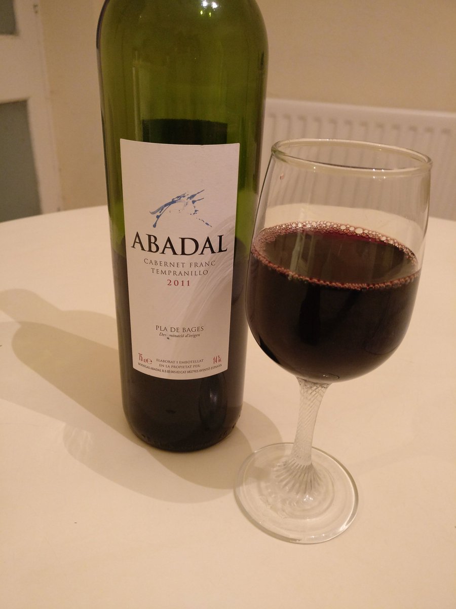 SpanishWinePlus's tweet photo. @dopladebages @vinsabadal Perfect wine for a rainy winter afternoon. Fruity and warming! #spanishwineplus https://t.co/F2Pa6vTD1j