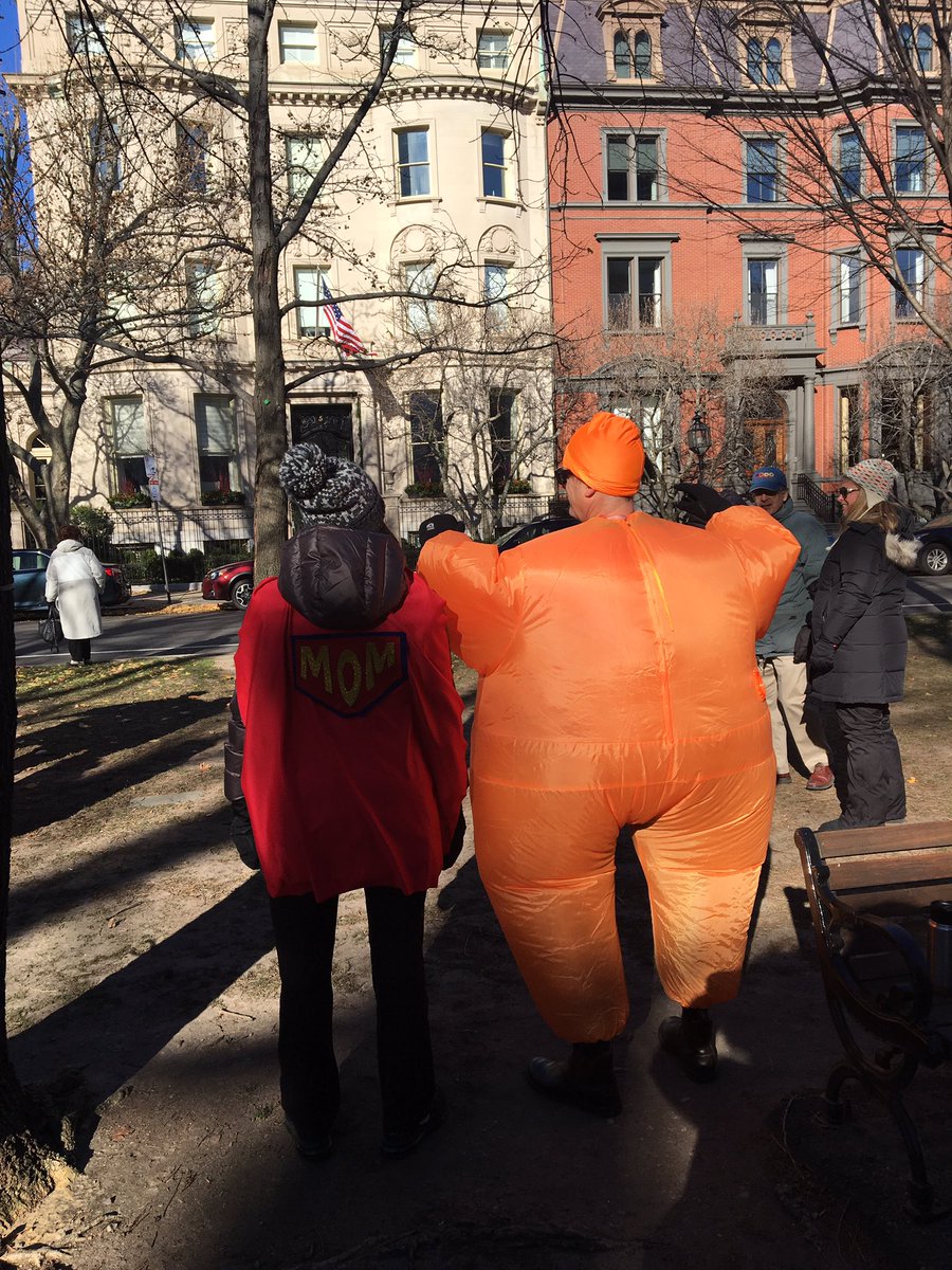 VJEAVT1967's tweet photo. Super moms finding gas leaks in Boston #FixBigGasLeaks @nationalgridus @MothersOutFront https://t.co/zGpU6jEx3V