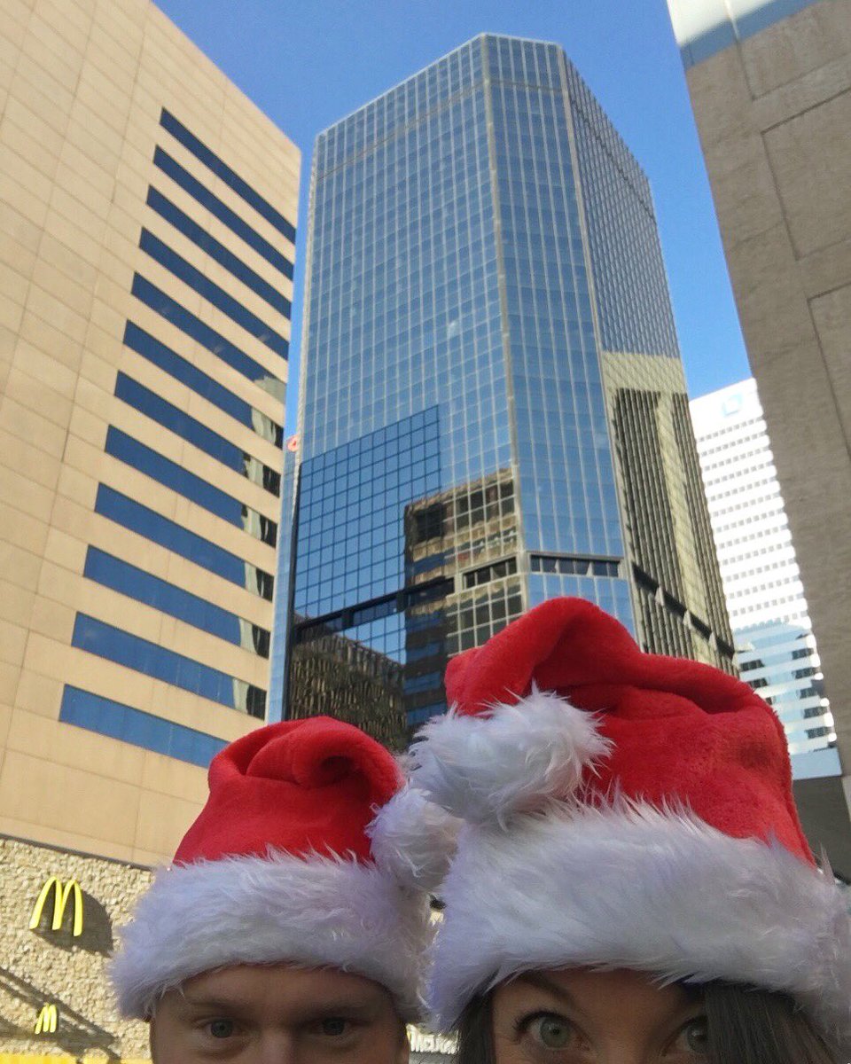 parkifi's tweet photo. 🎵On the 5th Day of Parking, ParkiFi gave to me, FIVE GOLDEN RINGS.🎵Just kidding! But there is #freeparking! Check the app! 🌲#12DaysOfParking https://t.co/IyjGZY4aBk