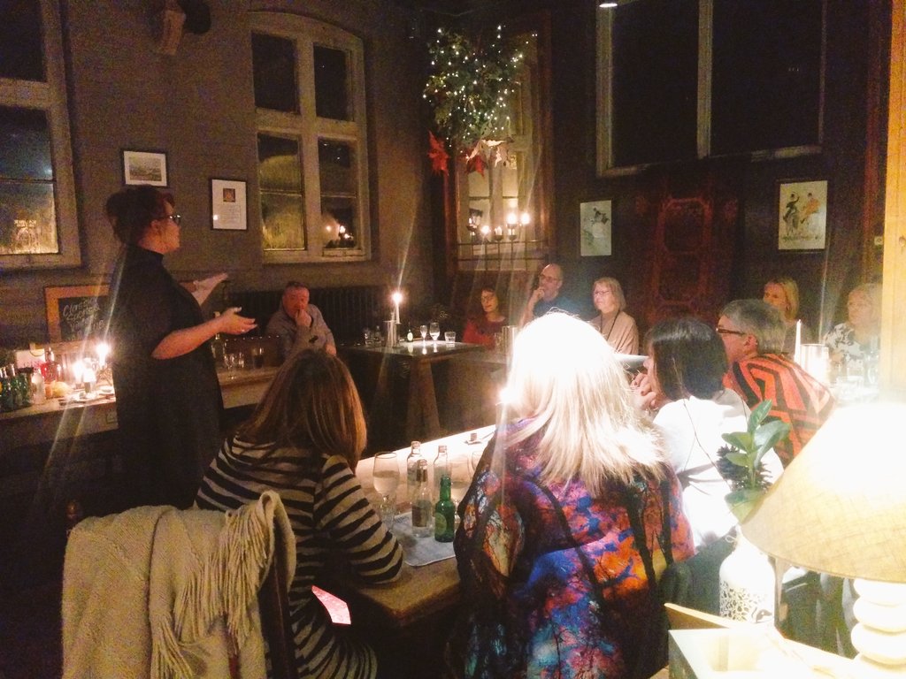 CholmArms's tweet photo. Need #Christmasgift #inspiration ?🎁🍸:) We run #gintasting classes every Saturday. Contact us for more info on our #giftcards & #ginclasses https://t.co/eqdkpqFOjK