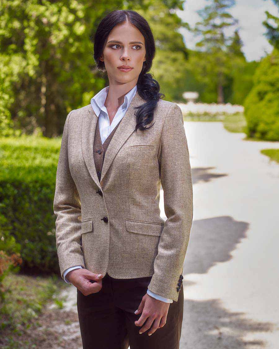 HandTailoredIE's tweet photo. We cut for ladies too! Why should the gentlemen have all the fun ;) #ahandtailoredsuit #TailoredForMe https://t.co/KowJAgqWsU