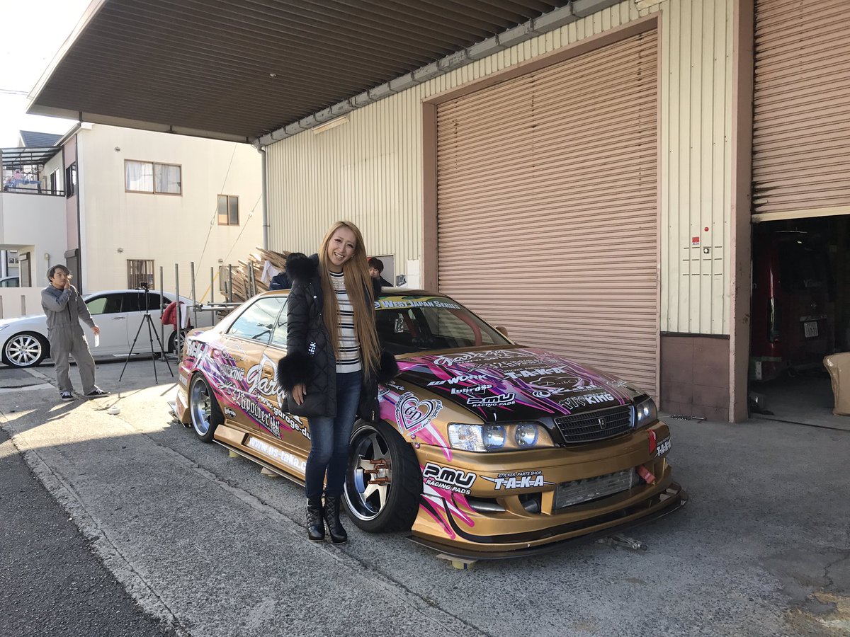 abtmjgpw's tweet photo. 来年のカタログの為、オリジンさんの所でてぽさん撮影♡準備の間にパートナーとラブショット♡
ホイール盗もうとしてるとこ証拠写真撮られてたwww

#チェイサー
#ストリートリーガル
#D1LL
#オリジン
#オリジンラボ
#がれーじでゅある
#ガレージデュアル https://t.co/EicqxxCGhX
