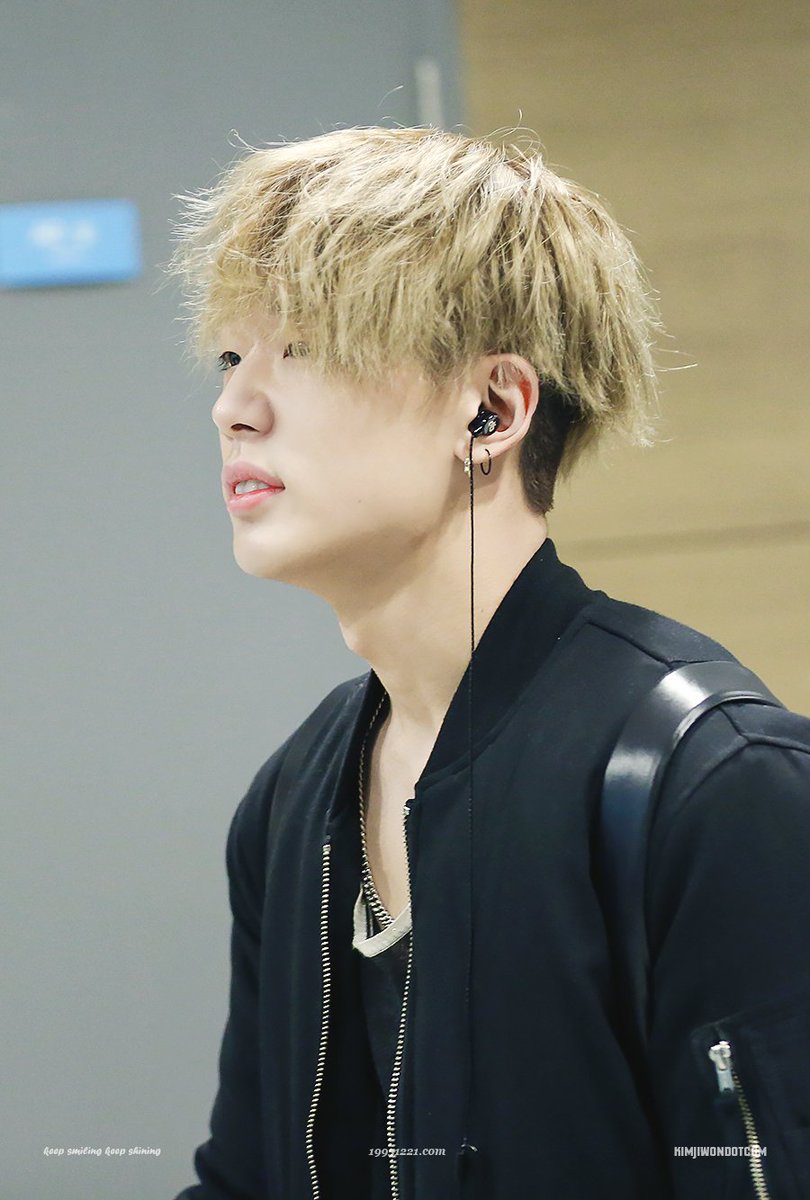 19951221_com's tweet photo. 161107 ICN HQ 2
#bobby #바비 #김지원닷컴 

킁! 하기전 ٩(๑′ᴗ‵๑)۶ https://t.co/la0Tsxwzbh
