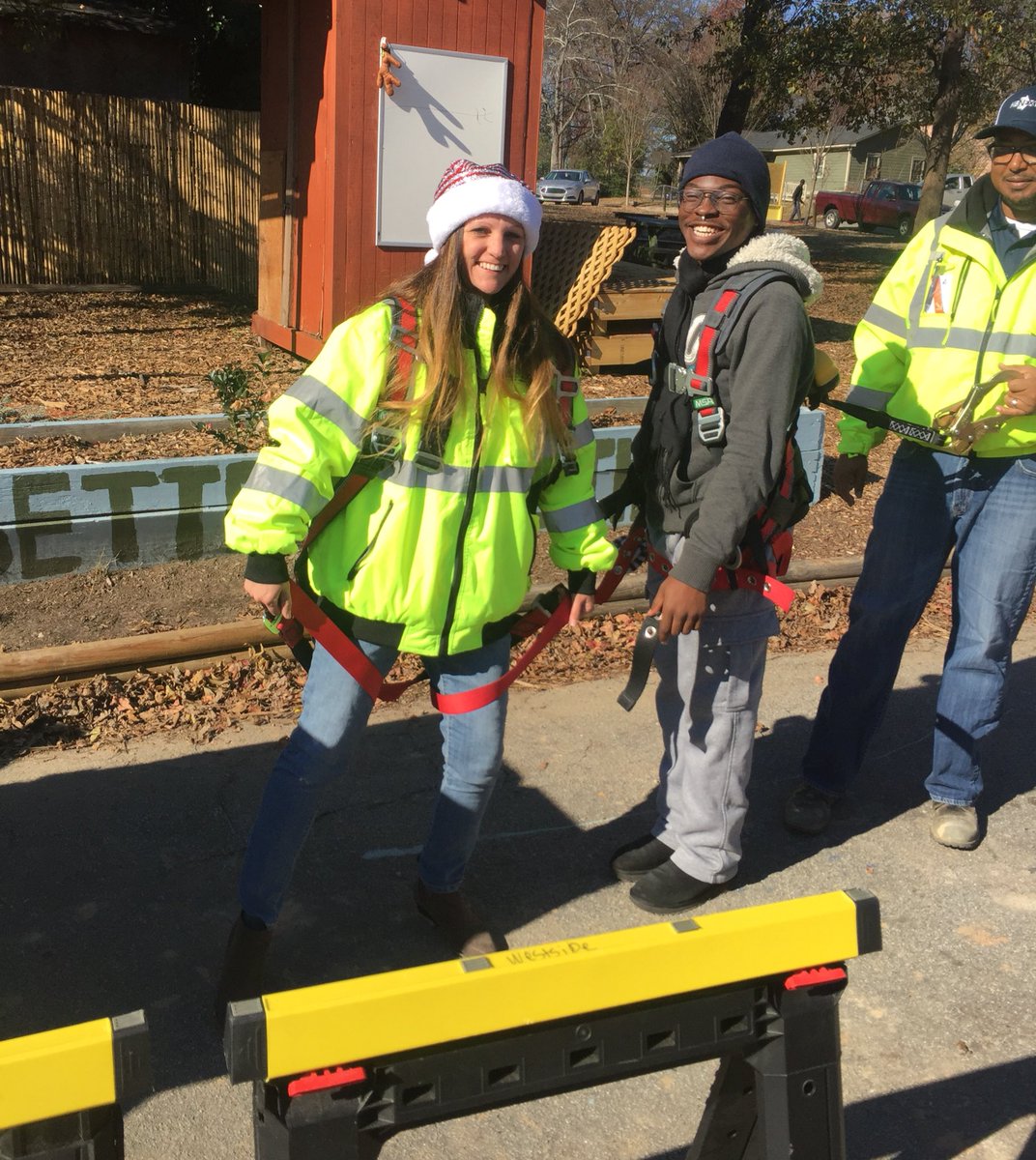 altadawnie's tweet photo. Trade Education and Workshop! #mattiefreelandhouse #changeispossible @westsideworks @WestsideRise @CEFGA_Jobs #HHRM 👷🏽⚒🏡❤️👷🏻‍♀️ https://t.co/7hZdPR6ZBG