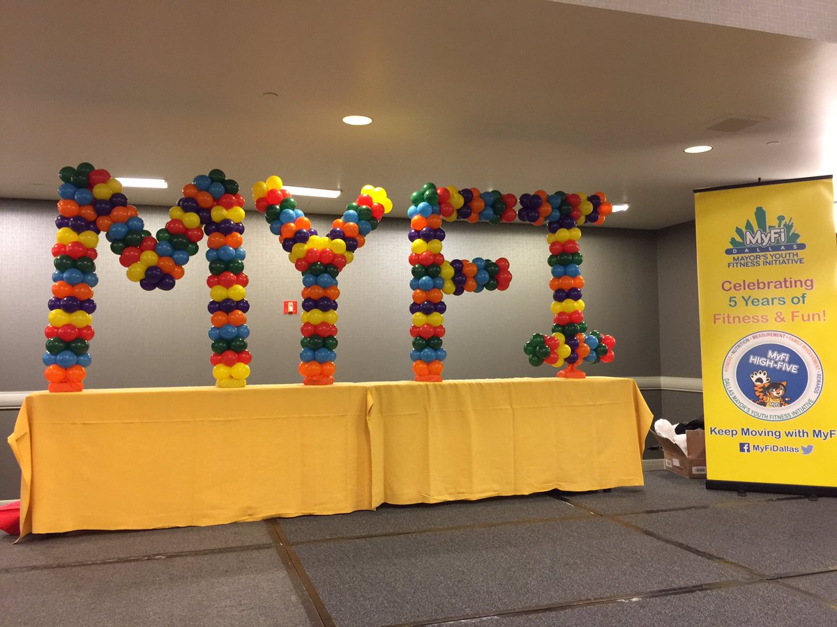 Mike_Rawlings's tweet photo. Celebrating 5 years of MyFi at the Post-Race Rally @dallasschools @oncor @MyFiDallas #OncorMayorsRace #MoveWithMyFi #WeRunDallas https://t.co/yta2hPtCJk
