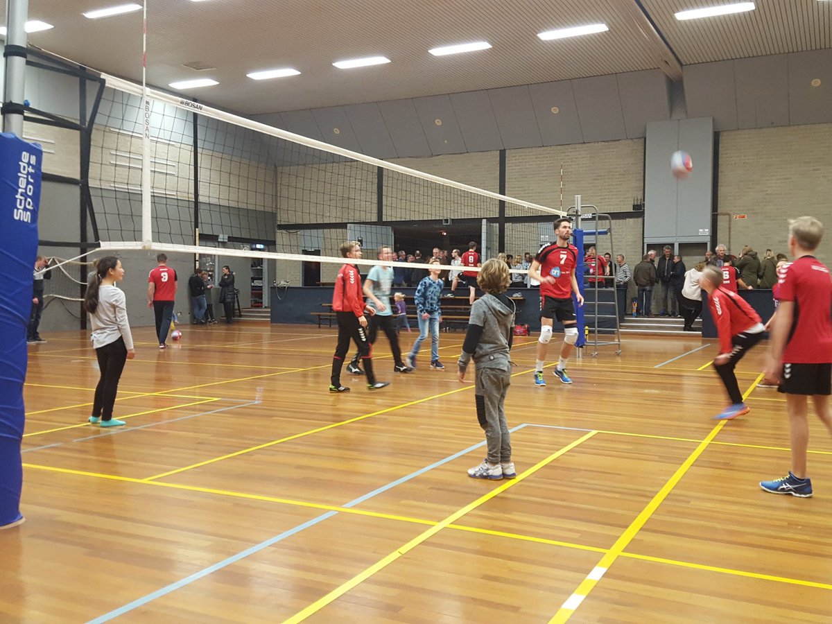 We winnen een prachtige partij met 3-1 van <a href="/Peelpush/">Peelpush</a>! Bedankt publiek! Nu nog ff ballen met de jeugd.