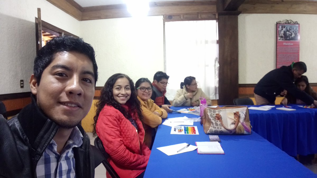 EderMedina07's tweet photo. Taller de innovación y emprendimiento con Lego!! Super!! #Labsocialjuv https://t.co/lUHFsF9s8G