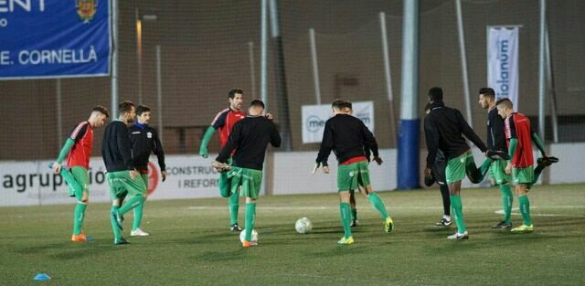 ue_cornella's tweet photo. Ja tenim als nostres sobre el terreny de joc. A les 19.15h comencem!

📺Pots seguir el partit a #UECornellaTV: https://t.co/nFxPTeU1di https://t.co/QJOuzuY9vq