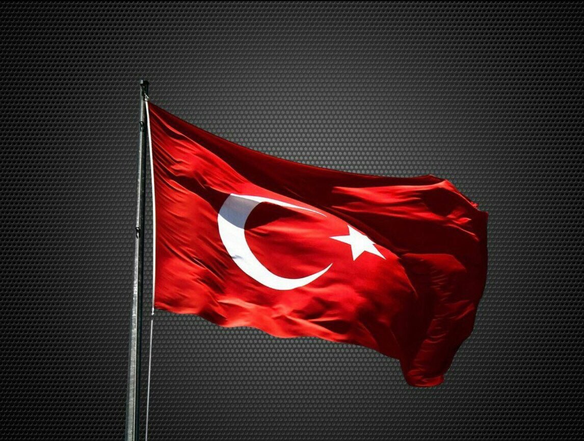 Bu Bayrak Yere Düşmeyecek!!! #patlama #TeröreLanetOlsun #İstanbul