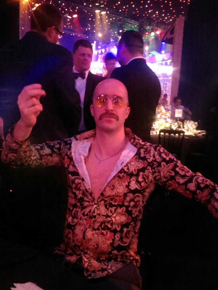 JhiggsWHU's tweet photo. Join in with table 188, we accept our money in briefcases #smarterchristmas #twoweightworldchamp https://t.co/zhm6P7IrUx
