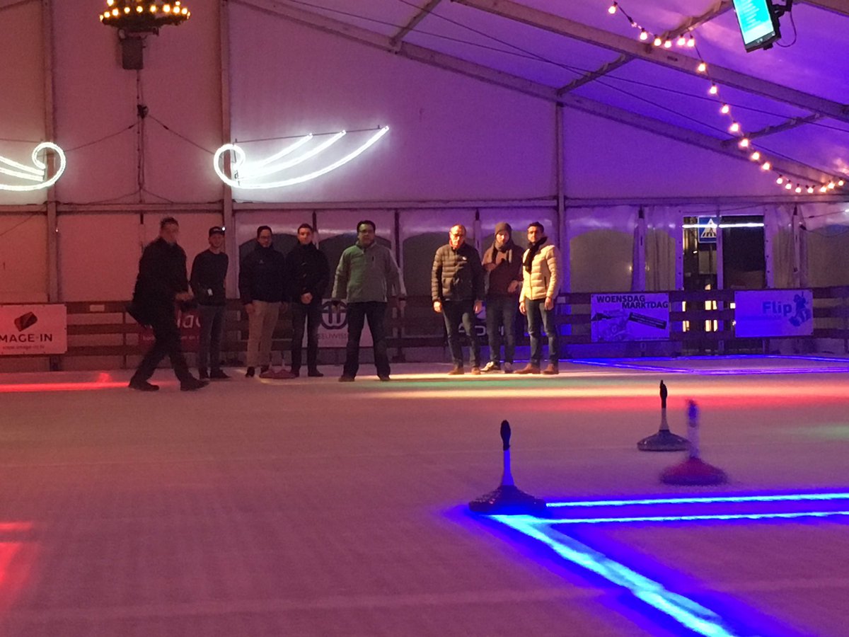 CuijkOnIce's tweet photo. Team @jumbocuijk en team de bond geven een demonstratie Eisstockschiessen bij @CuijkOnIce https://t.co/Gi2VsVdDzF