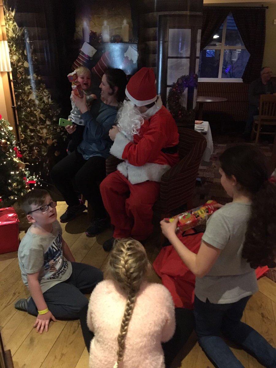 Santa came at supper time to see all the good girls and boys and get their lists 🎄☃️<a href="/anoushadabeea/">Noush</a> <a href="/alastairhope/">Alastair Hope</a> <a href="/WeAreSUGM/">WeAreSUGM</a>