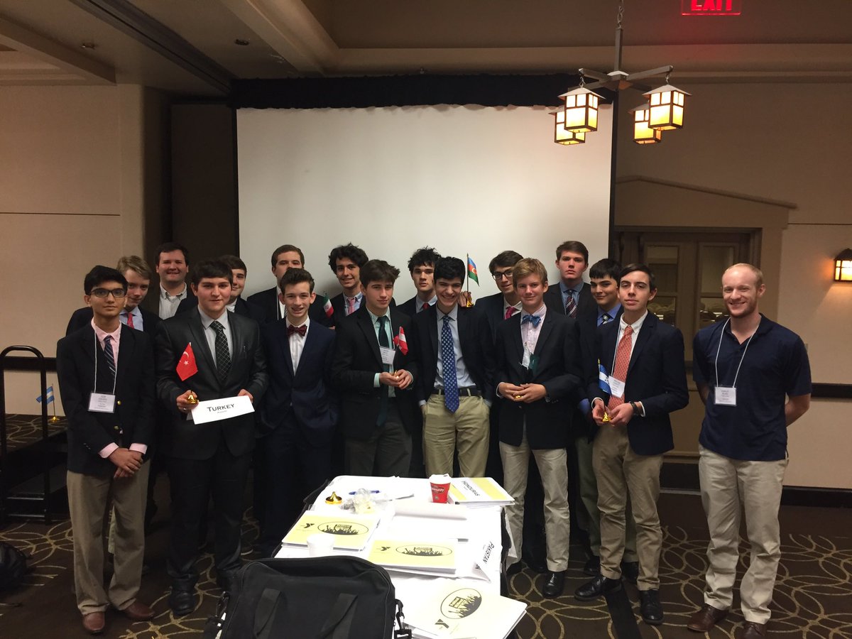 LAyouthandgov's tweet photo. Congratulations to our newest delegation @JesuitNOLA for a successful #MUN2016! https://t.co/zuYVPv9C7e