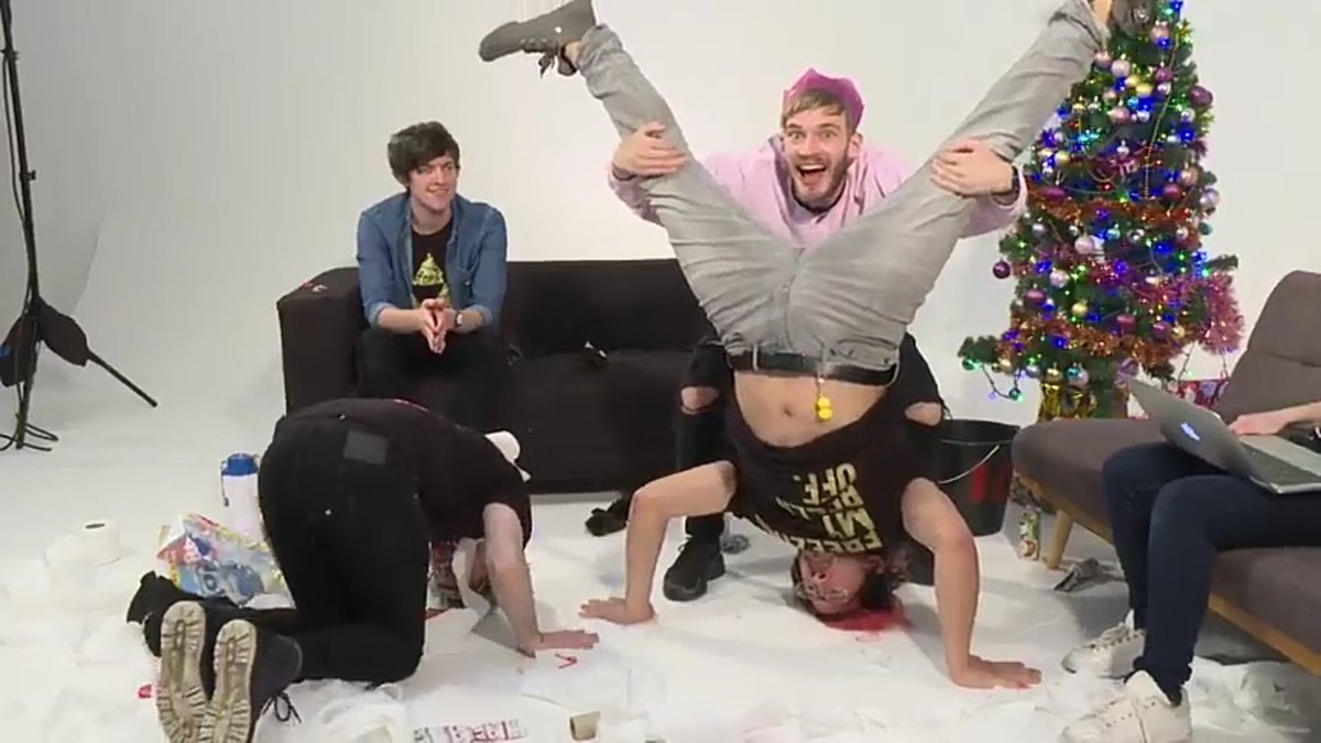 riplucidshit's tweet image. i can't donate bc i used up all my christmas money yesterday and i don't have any talent to draw something so here's this #cringemas