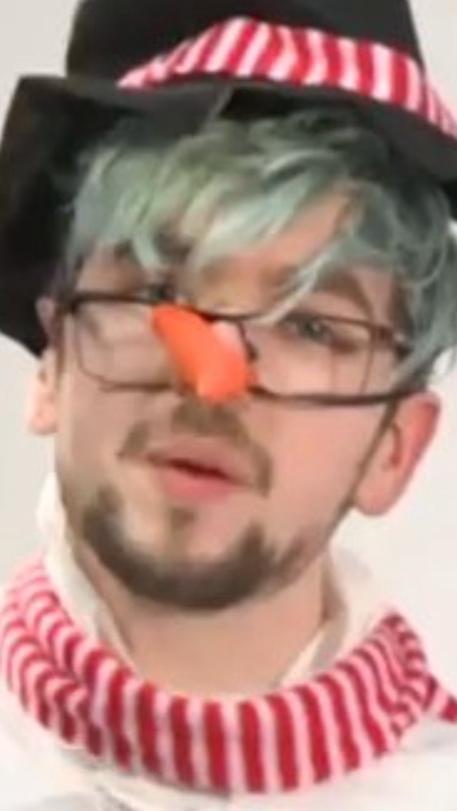 riplucidshit's tweet image. i can't donate bc i used up all my christmas money yesterday and i don't have any talent to draw something so here's this #cringemas