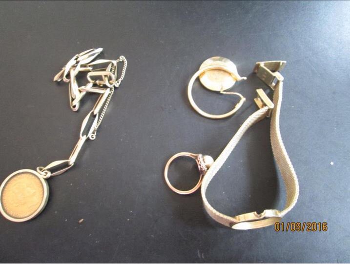 InbrakenGr's tweet photo. Op 1 sept werd bij goudwisselkantoor gouden sieraden ingeleverd die mogelijk afkomstig zijn van een woninginbraak. Wie herkent sieraden https://t.co/bhkOdLdS3Y
