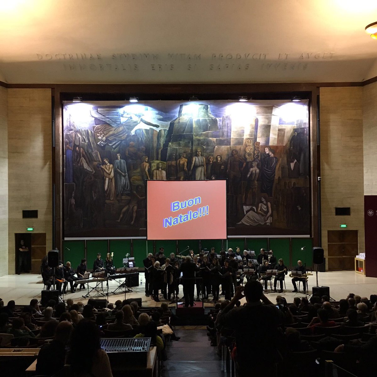SapienzaRoma's tweet photo. #now:Favoloso #Natale con gli amici dei cartoni, concerto di #MusaJazz e #CoroMusa per i più piccoli (ora,Rettorato) https://t.co/jiTwuO1Bph https://t.co/sJ9DpXU2jx