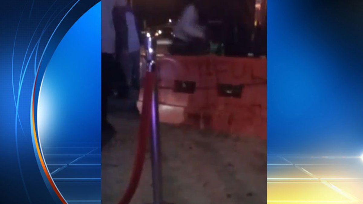 1 dies during shooting at 'Coco's' strip club in Miami-Dade fw.to/Y25NWTK https://t.co/2rkQtyv0kD