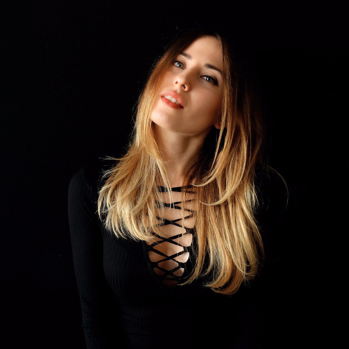 İlayda çeşmecioğlu (@benneyimser) on Twitter photo 