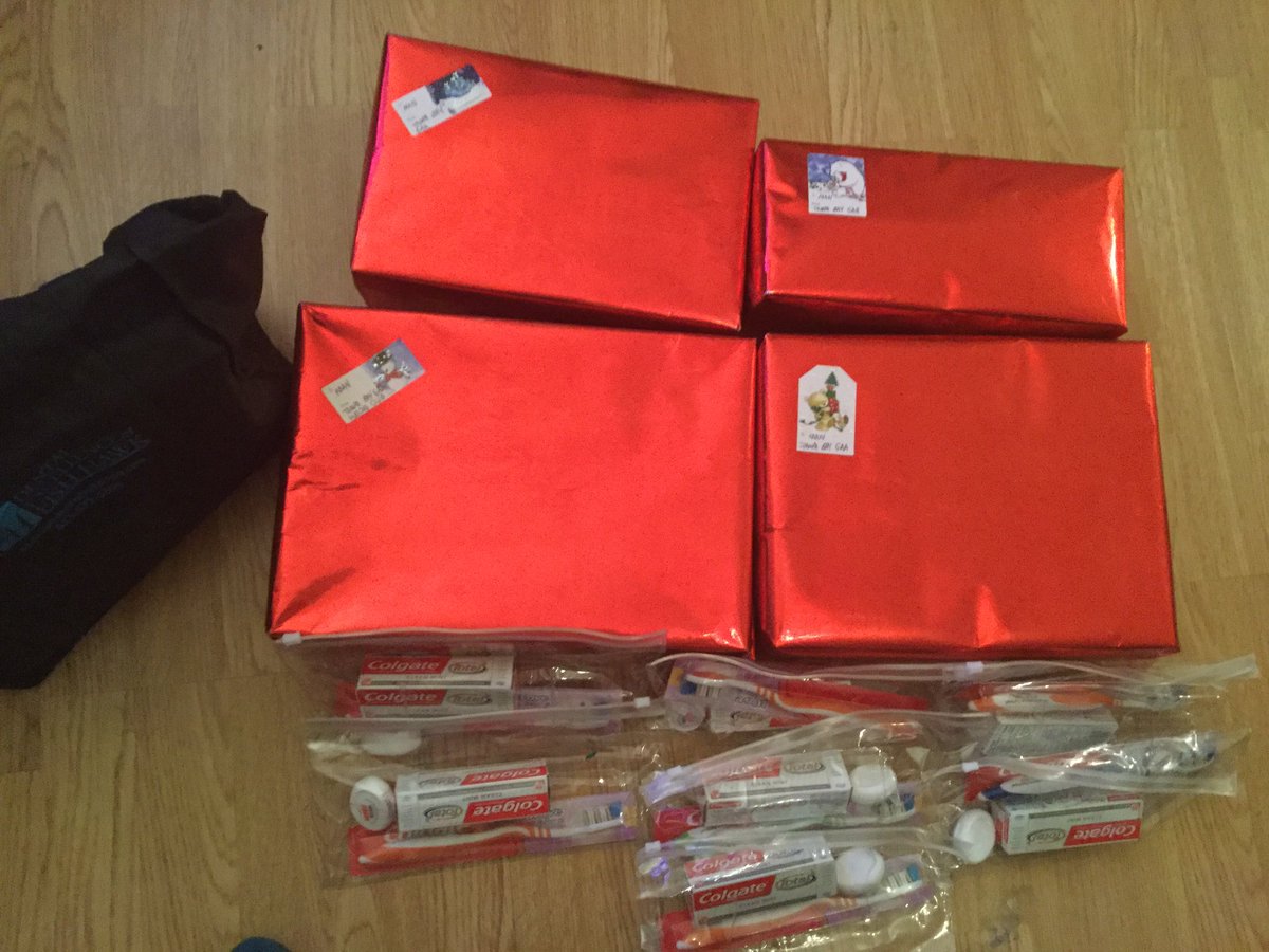 Great gifts all the way from <a href="/TampaBayGAA/">Tampa Bay Hurling</a> and <a href="/JohnDeNovi/">John DeNovi</a> <a href="/DSMsportsmktg/">DSM Sports Marketing Agency</a> for #Saffronaid 
❤️❤️❤️❤️❤️❤️❤️❤️❤️❤️❤️❤️❤️❤️
T H A N K.  Y O U