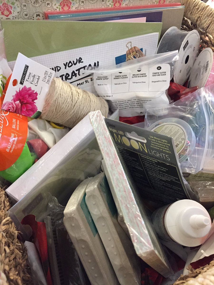 PheasantMktg's tweet photo. @stampinup and @darbysmart, thanks for the donations! Raffle is going well towards @PheasantALF bazaar for @alzoregon! #frontierculture https://t.co/xsq4aE65X6