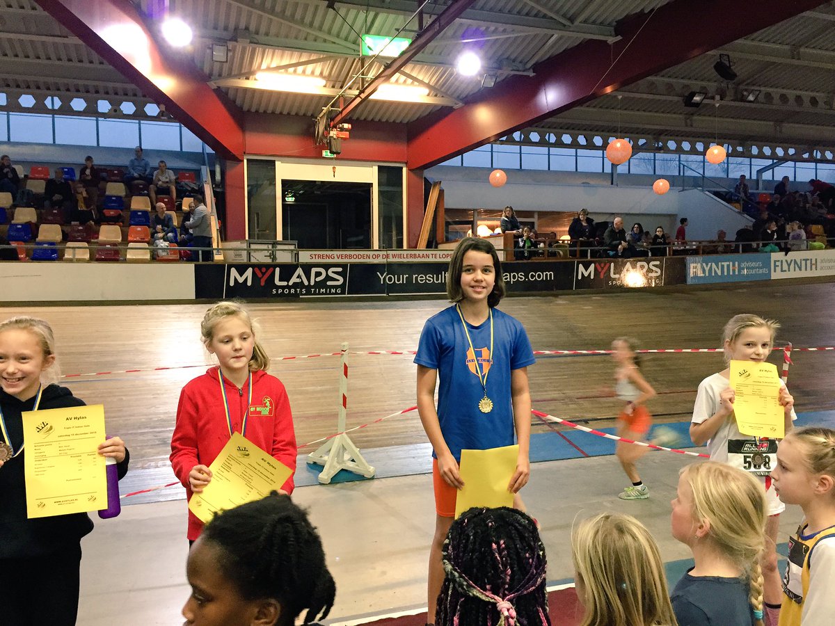 zusjesloompie's tweet image. GOUD! 😃🏅🏃👏🏻Met slechts 2 pnt verschil... #indoorgala #TripleIT @AVHylas @SportpaleisAlkm @AVLycurgus Uitslag op atletiek.nu/wedstrijd/uits…