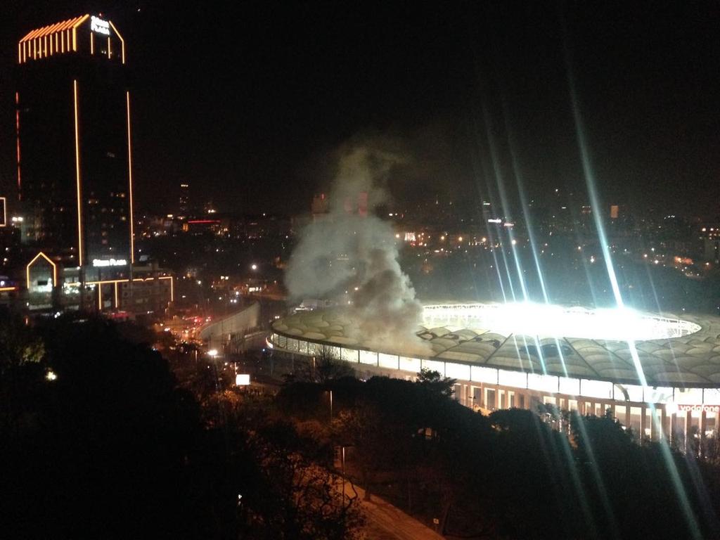 Взрыв на стадионе. Стадион Бешикташ в Стамбуле. Взорвавшийся стадион. Стадион Бешикташа.