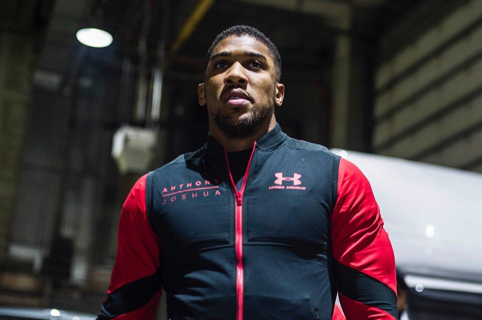 anthonyjoshua's tweet photo. Stepped in the building, fired up! 🔥#AJBoxing https://t.co/cUrAjmkLDu