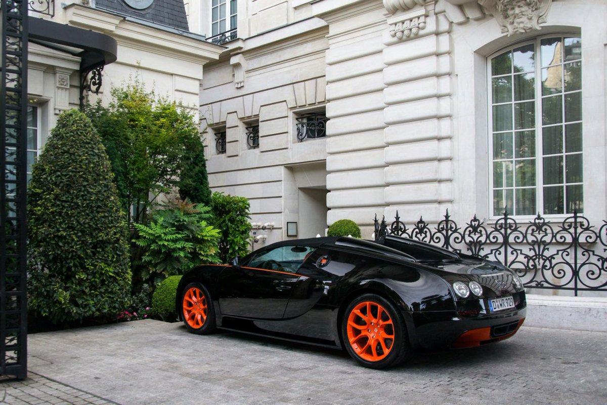 BUGATTI Veyron Black Metallic