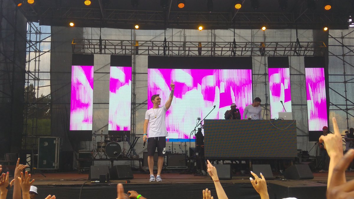 Meshaan007's tweet photo. @Locnville dynamic duo. What a powerful performance #JoburgLIVELOUD #5FMLIVELOUD #5fm https://t.co/ZQZcQ6pkwB