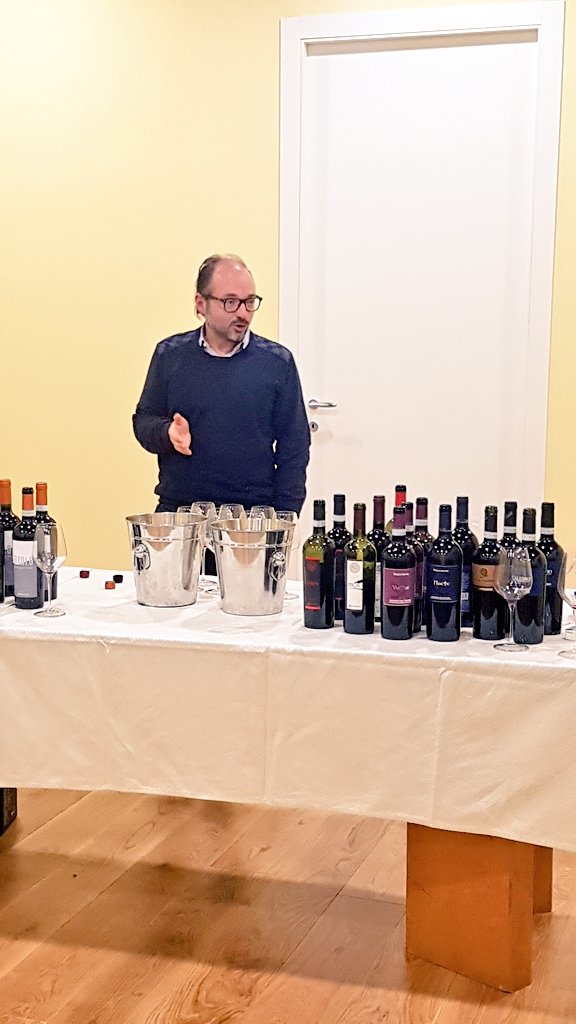 FelicianoRosel2's tweet photo. #vinandum2016 #barile , l' #aglianico e il #vulture raccontata dai #produttori https://t.co/4au6z7Uzfc