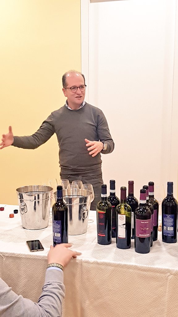 FelicianoRosel2's tweet photo. #vinandum2016 #barile , l' #aglianico e il #vulture raccontata dai #produttori https://t.co/4au6z7Uzfc