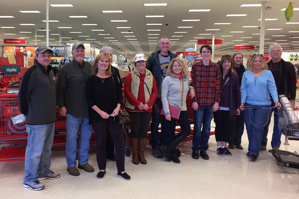 luckboy1's tweet image. Our pest control association had a blast shopping for the kids at Goodwill Manor. #santa #tallestelfever