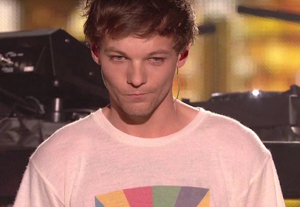 holding back his tears, smashing his performance as a tribute to his mum, louis is incredibly strong, i love him more than anything