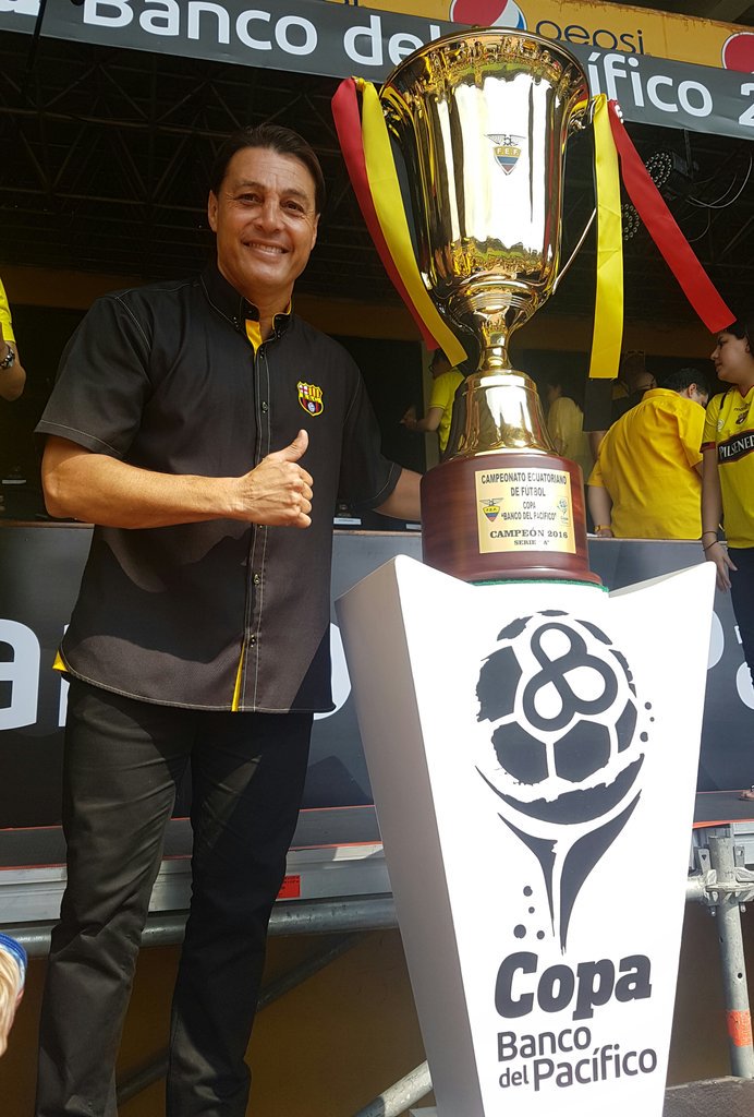 AlfaroMoreno's tweet photo. #BarcelonaSC La 15 ya esta con nosotros! Disfrutenla! https://t.co/TiUNCup9vF