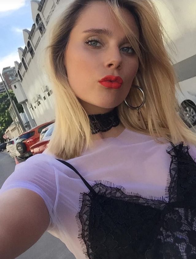 VZenereFR's tweet photo. 📸 nouveaux selfies de @VaLuZenere  | A♡ https://t.co/LGFxI3ApvA